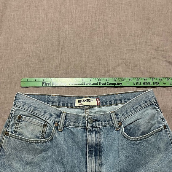 Levi's 550 Lightwash Relaxed Jeans Classic Stonewashed Style 38 x 32 distressed - Picture 5 of 8